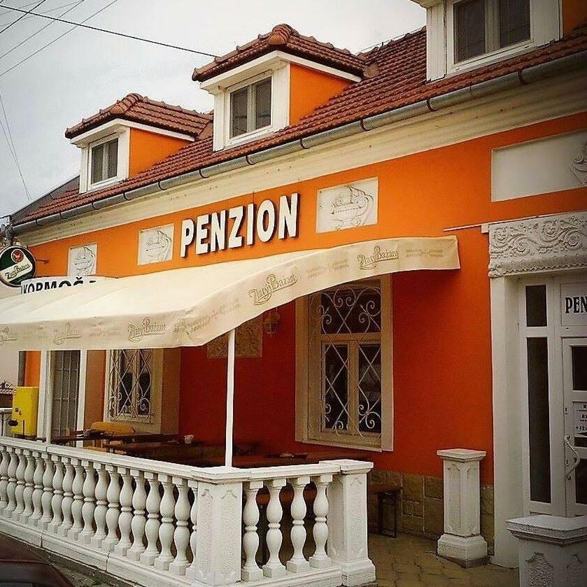 Štúrovo Penzion Kormos מראה חיצוני תמונה
